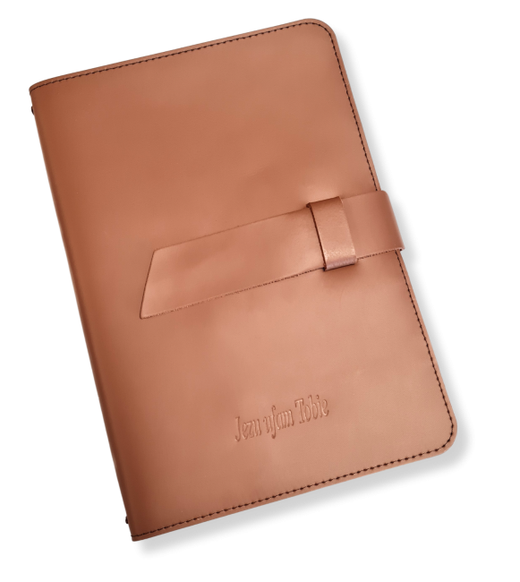 logo białe_Dzienniczek .psd (1).png