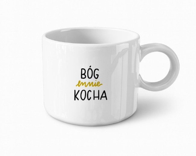 Kubek-z-cytatem-–-Bog-mnie-kocha.jpg